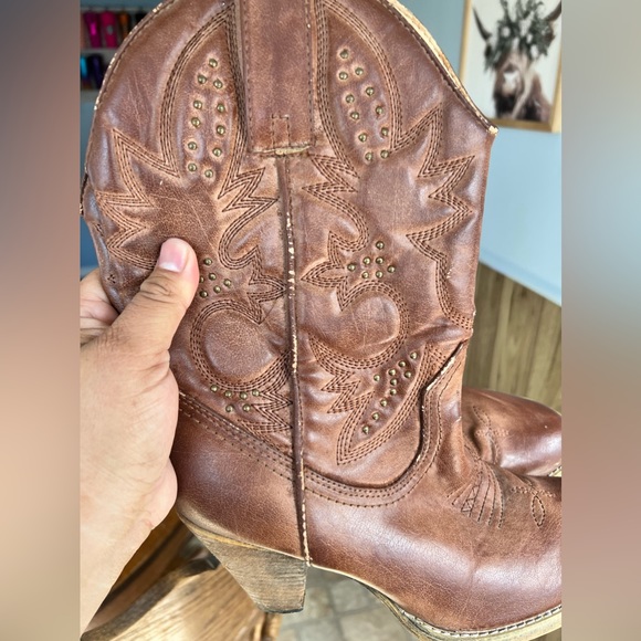 Very Volatile Boots - Picture 5 of 10